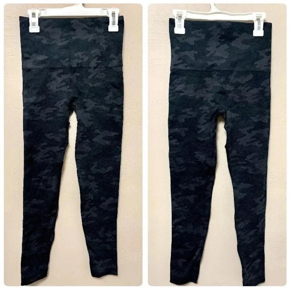 SPANX Look At Me Now Seamless Cropped Camo Leggings Size Small - Picture 3 of 6